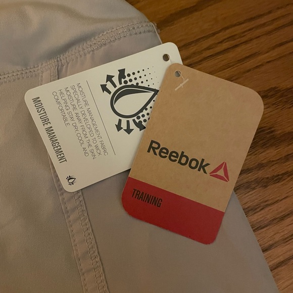 NWT Reebok Silver Athletic short Large - Picture 4 of 5